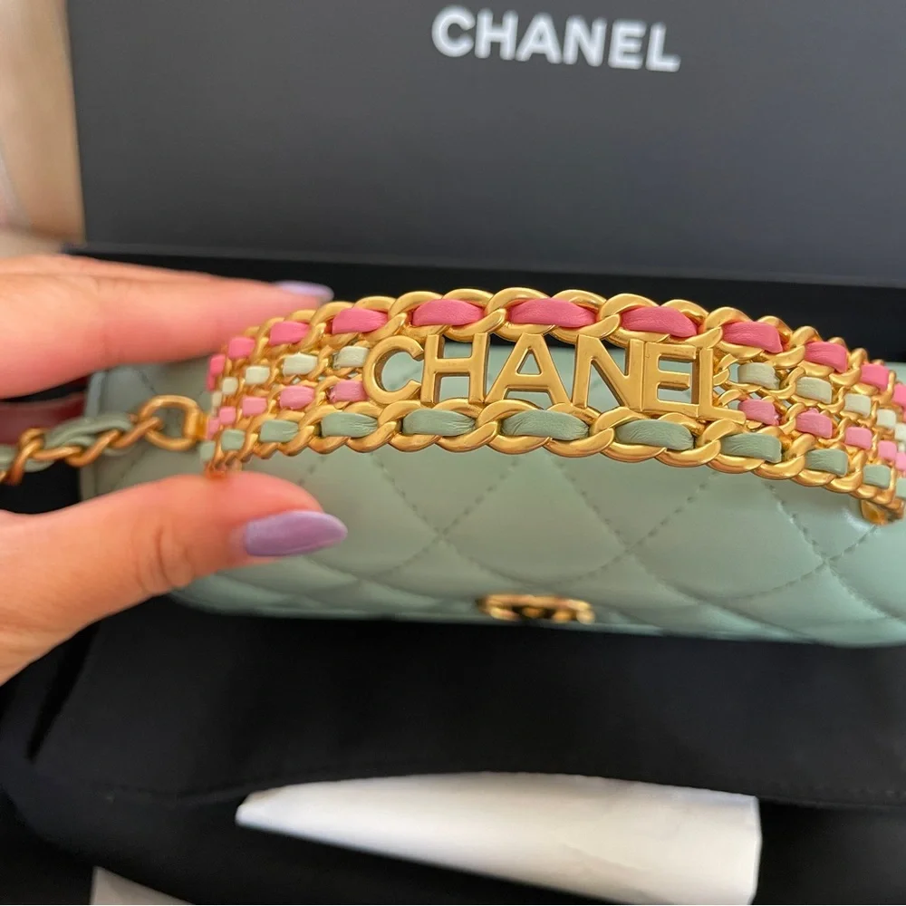 CHANEL Green Quilted Crossbody Bag with Gold Hardware - Picture 2 of 9